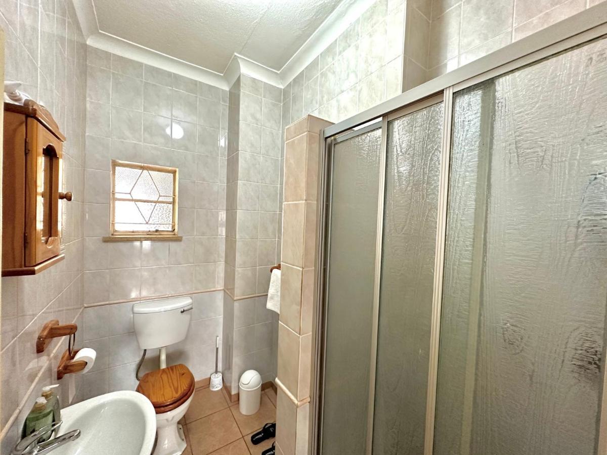 Blue Lantern Bed And Breakfast Kempton Park Ngoại thất bức ảnh