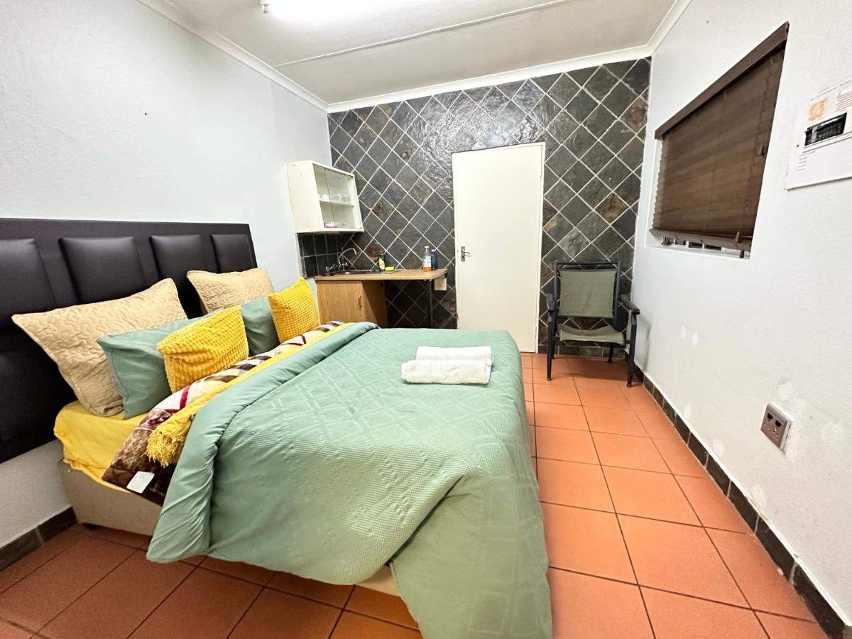 Blue Lantern Bed And Breakfast Kempton Park Ngoại thất bức ảnh