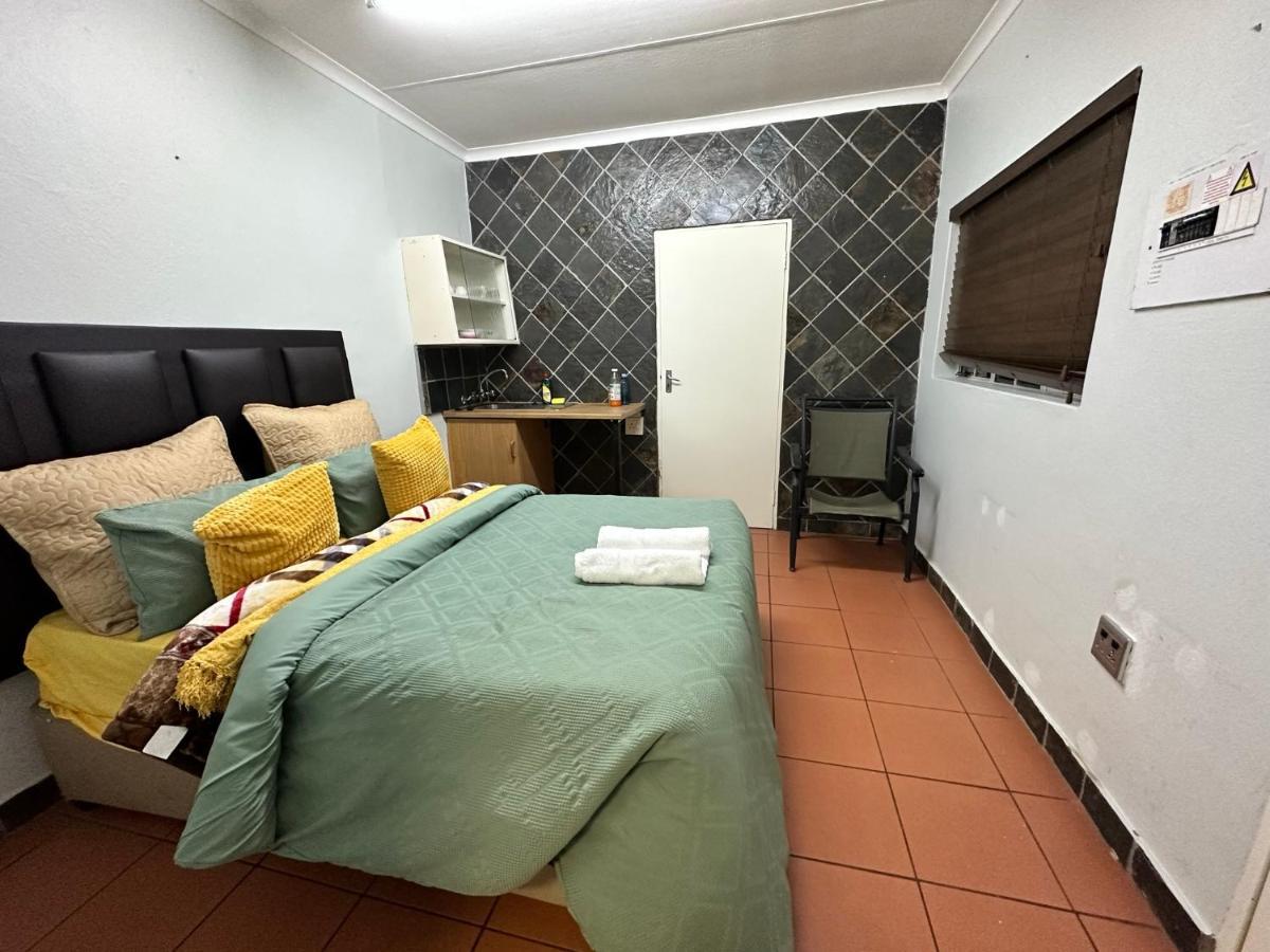Blue Lantern Bed And Breakfast Kempton Park Ngoại thất bức ảnh