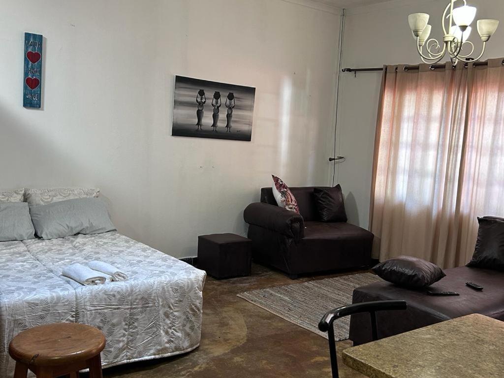 Blue Lantern Bed And Breakfast Kempton Park Ngoại thất bức ảnh