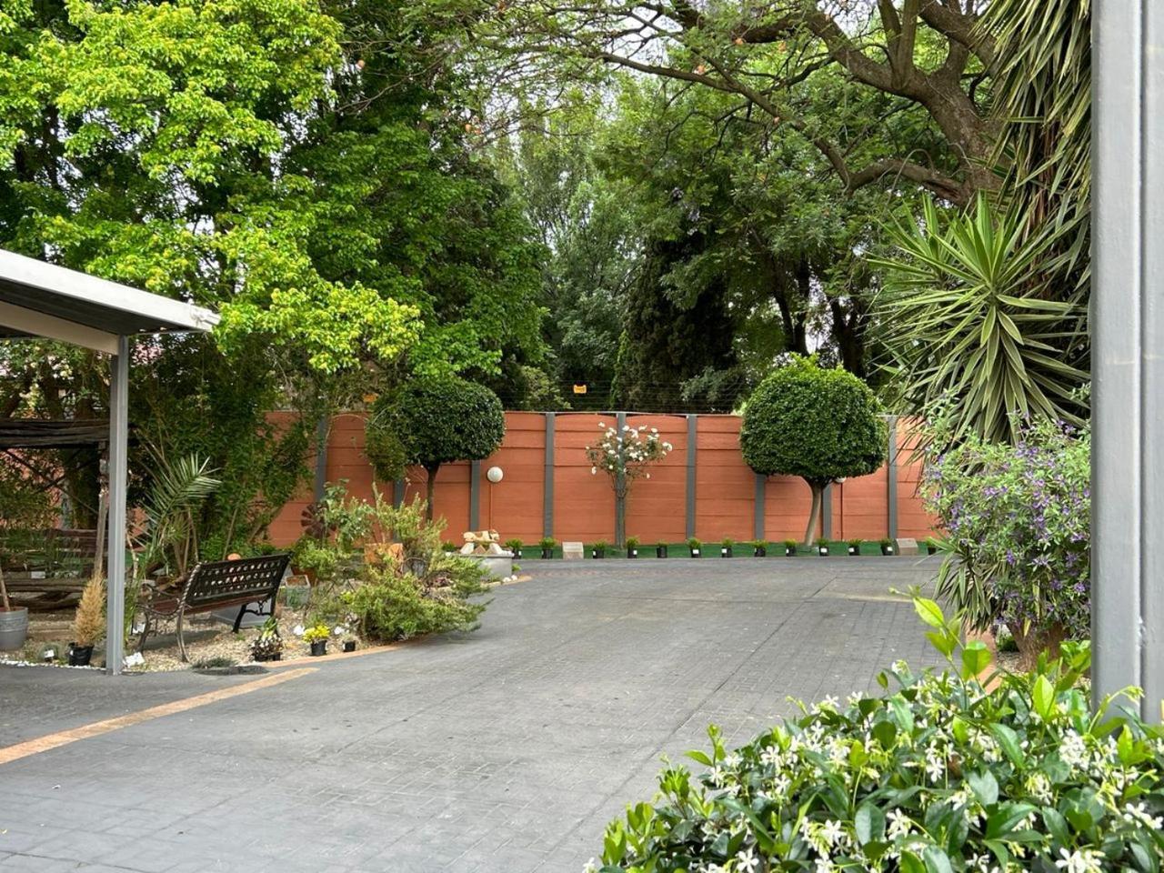 Blue Lantern Bed And Breakfast Kempton Park Ngoại thất bức ảnh