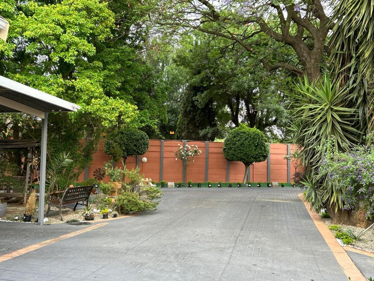 Blue Lantern Bed And Breakfast Kempton Park Ngoại thất bức ảnh